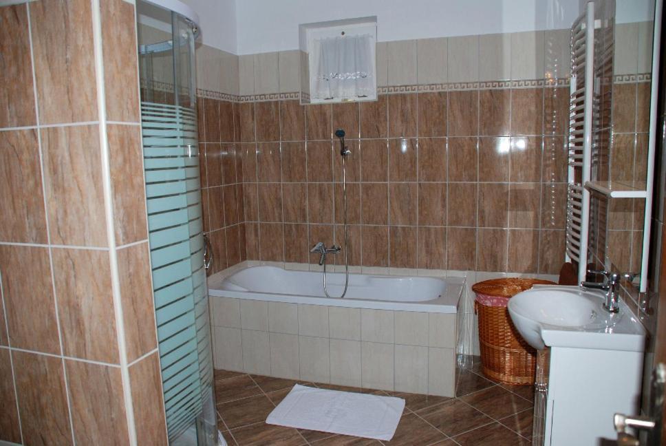 Janus Apartman Sárvár الغرفة الصورة